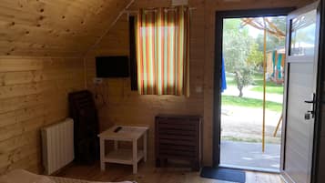 Standard Bungalow, 2 Bedrooms | Meja, Wi-fi