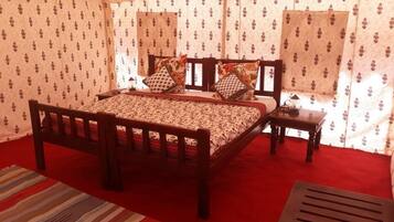 Rollaway beds, free WiFi, bed sheets