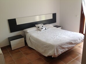 4 chambres, fer et planche à repasser, Wi-Fi, draps fournis