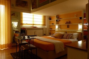 Couette en duvet d'oie, matelas mémoire de forme, bureau