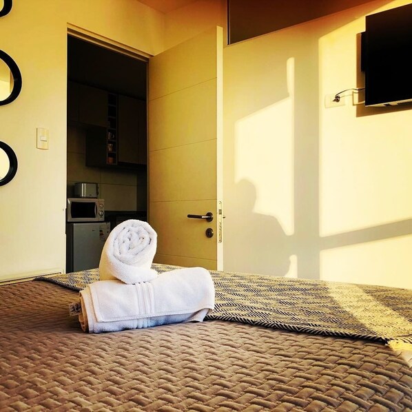 Individually decorated, individually furnished, desk, iron/ironing board - SleepWell Suites&Apartments (Temuco)