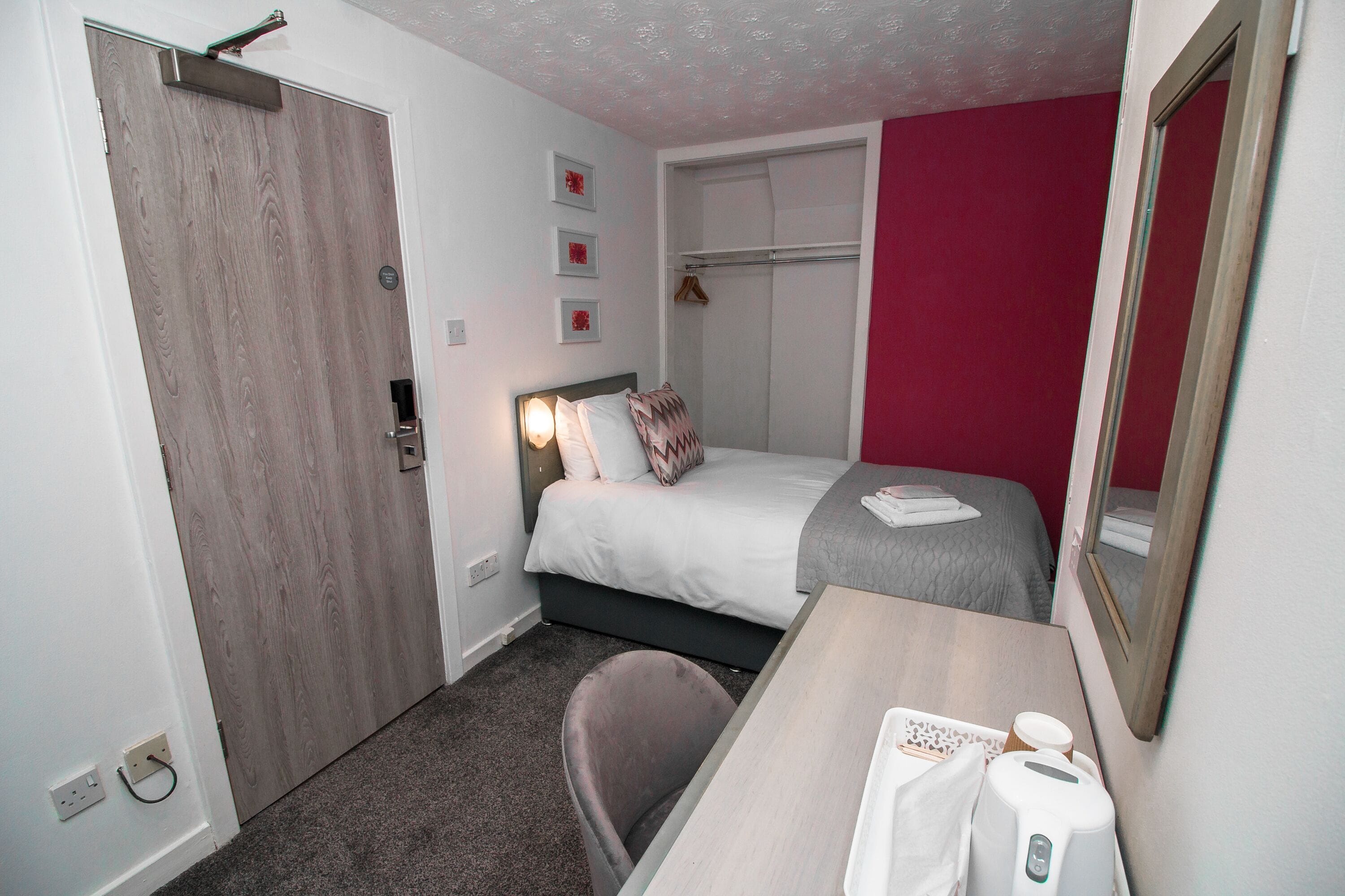 standard single room | desk, iron/ironing board, free wifi, bed sheets