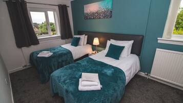 Standard Twin Room | Desk, iron/ironing board, free WiFi, bed sheets