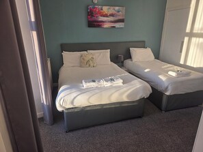 Standard Triple Room | Desk, iron/ironing board, free WiFi, bed sheets