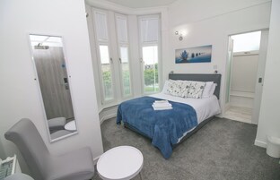 Escrivaninha, ferros/tábuas de passar roupa, Wi-Fi de cortesia