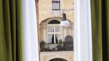 Deluxe Double Room | Iron/ironing board, rollaway beds, free WiFi, bed sheets