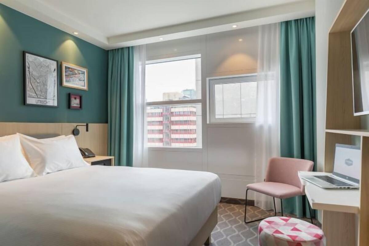 In-room safe, desk, laptop workspace, iron/ironing board