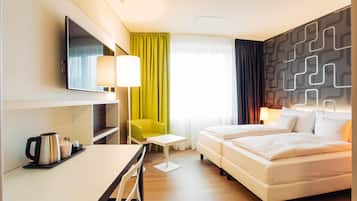 Allergikerbettwaren, Zimmersafe, Schreibtisch, VerdunkelungsvorhÀnge