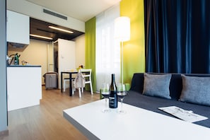 Standard Apartment | Living area | Flat-screen TV, books
