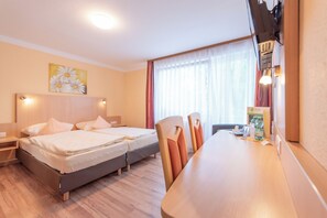 Habitació doble Comfort | Roba de llit hipoal·lergògena, caixa forta a l'habitació i escriptori 