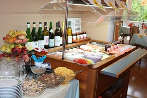 包含每日自助早餐