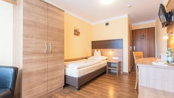 Single Room | Hypo-allergenic bedding, in-room safe, desk, blackout curtains