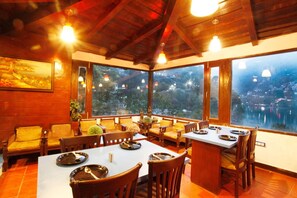 Restaurant - Manu Maharani Regency (Nainital)
