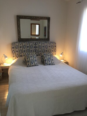 2 habitaciones, tabla de planchar con plancha, wifi y ropa de cama 
