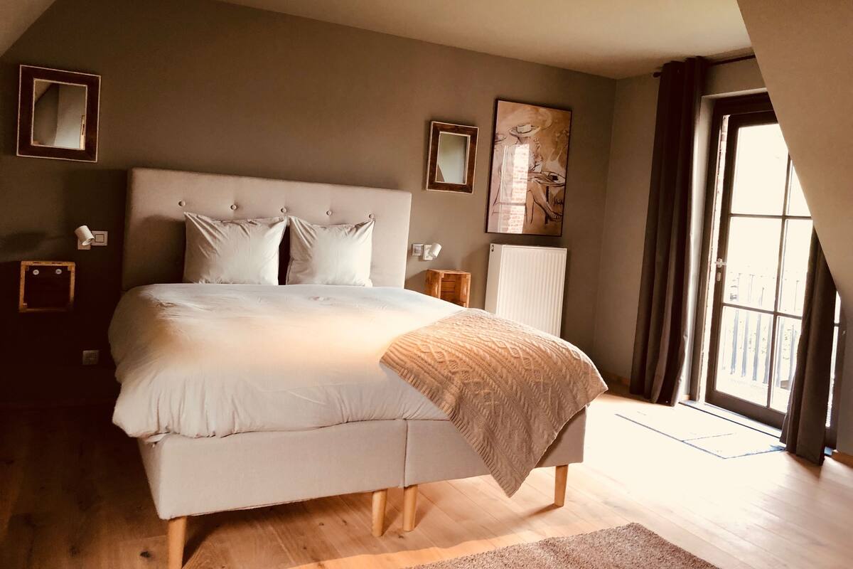 Habitación doble superior, vistas al jardín | Ropa de cama hipoalergénica, escritorio, cortinas opacas