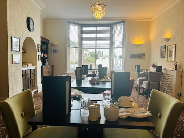 Esmorzar diari complet gratuït