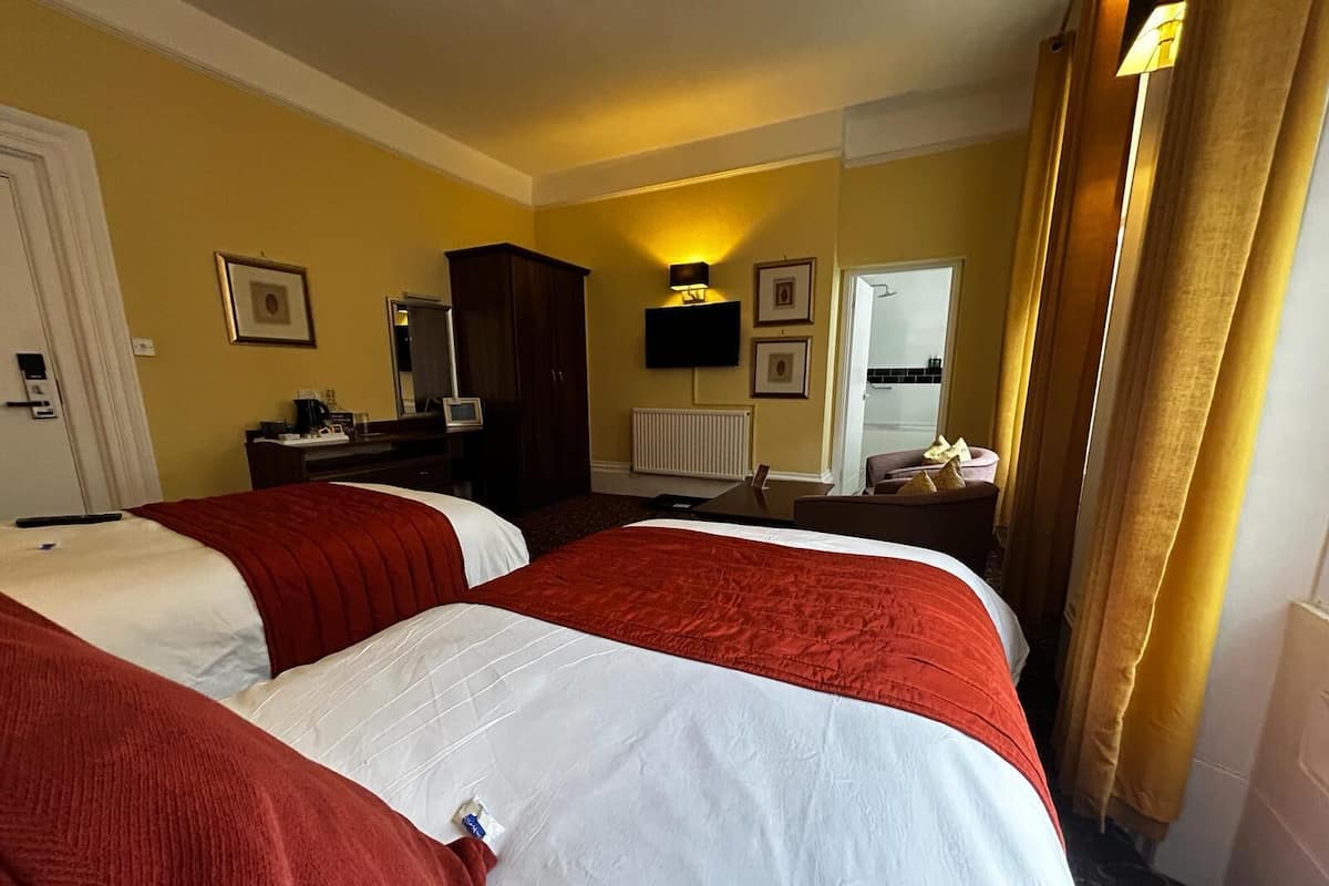Chambre Standard avec lits jumeaux, salle de bains attenante