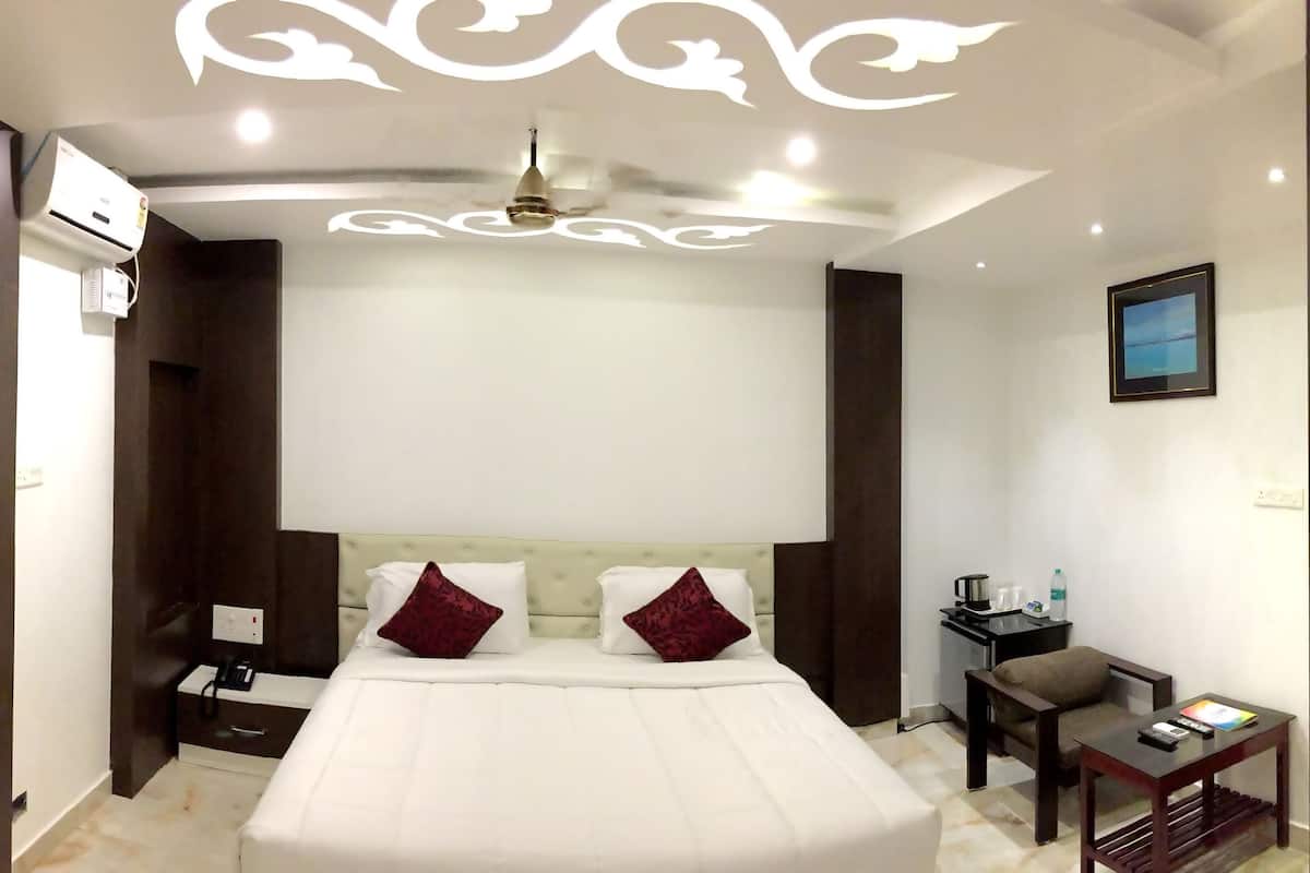 Desk, rollaway beds, free WiFi, bed sheets