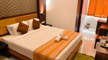 Deluxe kamer | Een bureau, extra bedden, gratis wifi, beddengoed