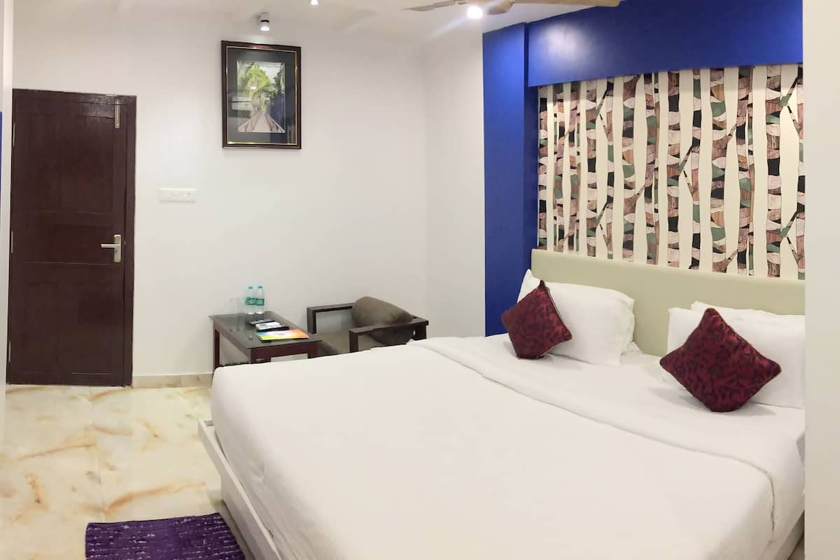 Desk, rollaway beds, free WiFi, bed sheets
