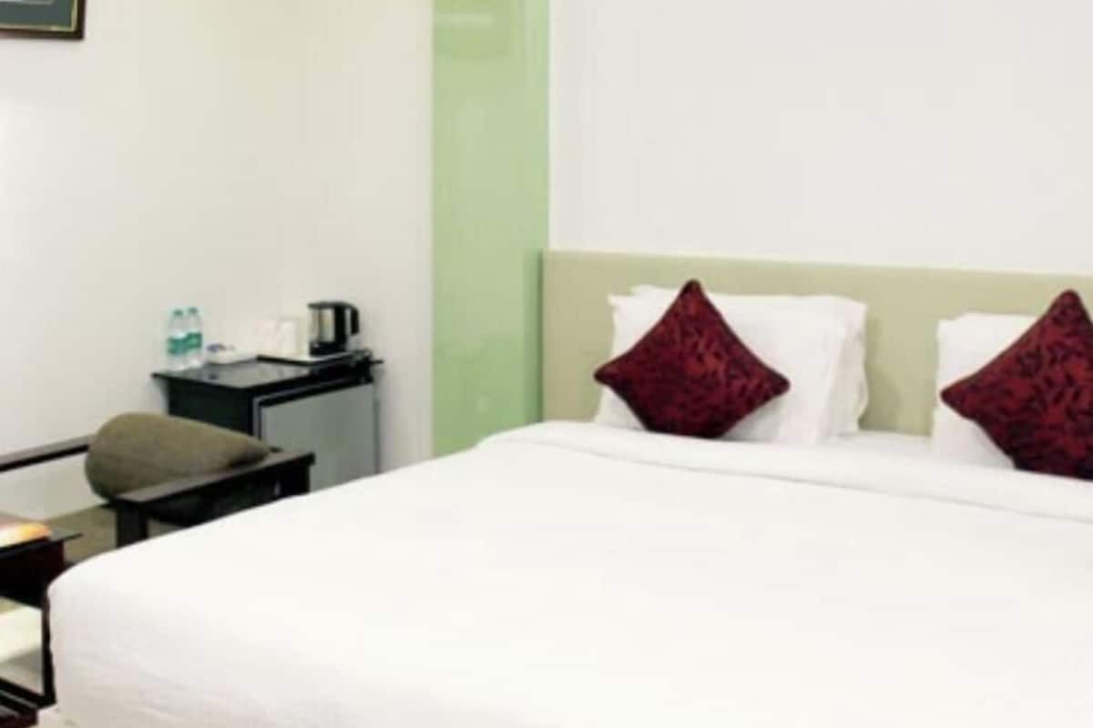 Desk, rollaway beds, free WiFi, bed sheets