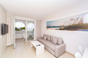 Huoneisto, 1 makuuhuone | Oleskelualue | Televisio