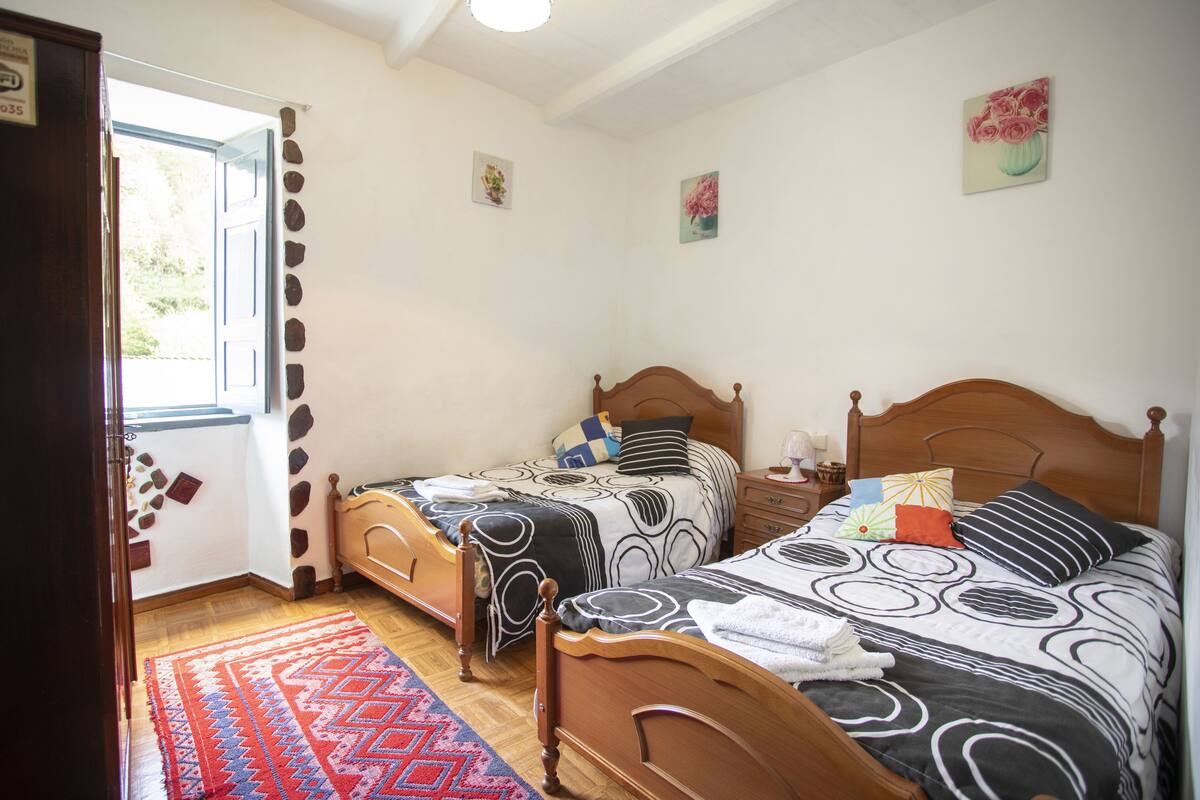 双床房, 无烟房, 公共浴室 | 办公桌、免费 WiFi、床单