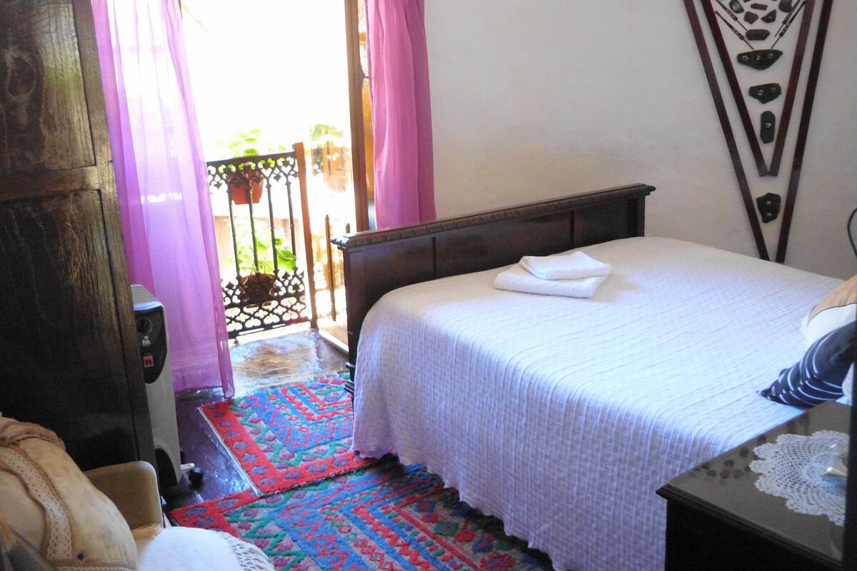 双人房, 无烟房, 公共浴室 | 办公桌、免费 WiFi、床单