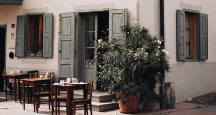 1477 Reichhalter Eat & Sleep