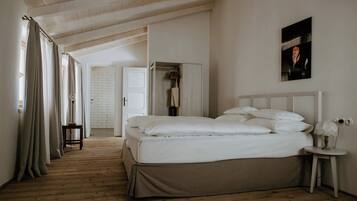 Habitación Premium | Caja de seguridad en la habitación y decoración personalizada