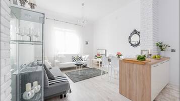 Basic-Apartment | BĂŒgeleisen/BĂŒgelbrett, kostenloses WLAN, BettwĂ€sche