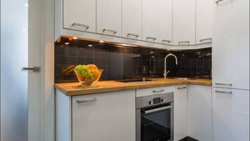 Classic-Apartment | Eigene KĂŒche | KĂŒhlschrank, Ofen, Herdplatte, Kochgeschirr/Geschirr/Besteck