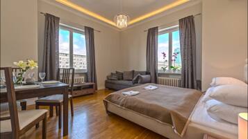 Classic-Apartment | Wohnbereich | Flachbildfernseher