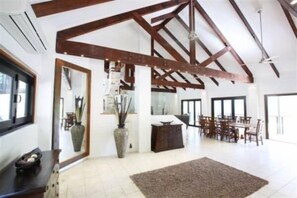 6 chambres, fer et planche à repasser, lits bébé (en supplément)