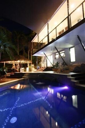 Outdoor pool - Nahmahlu (Nelly Bay)