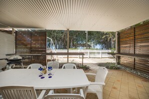 Terrace/patio - Picnic Bay Apartments Unit 1 (Picnic Bay)