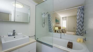 Superior Apartment, 1 Bedroom, Pool Access, Marina View | Bathroom | Separate bathtub and shower, hair dryer, towels, soap