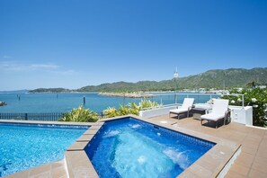 Outdoor spa tub - 1 Bright Point Apartment 3102 (Nelly Bay)