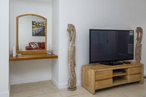 Superior Apartment, 3 Bedrooms, Pool Access, Ocean View | Room amenity
