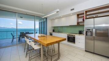 Superior Apartment, 3 Bedrooms, Pool Access, Ocean View | Private kitchen | Full-sized fridge, microwave, oven, stovetop
