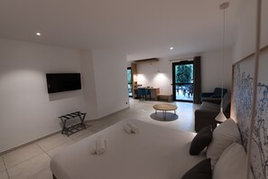 家庭房 | 办公桌、熨斗/熨板、免费 WiFi、床单