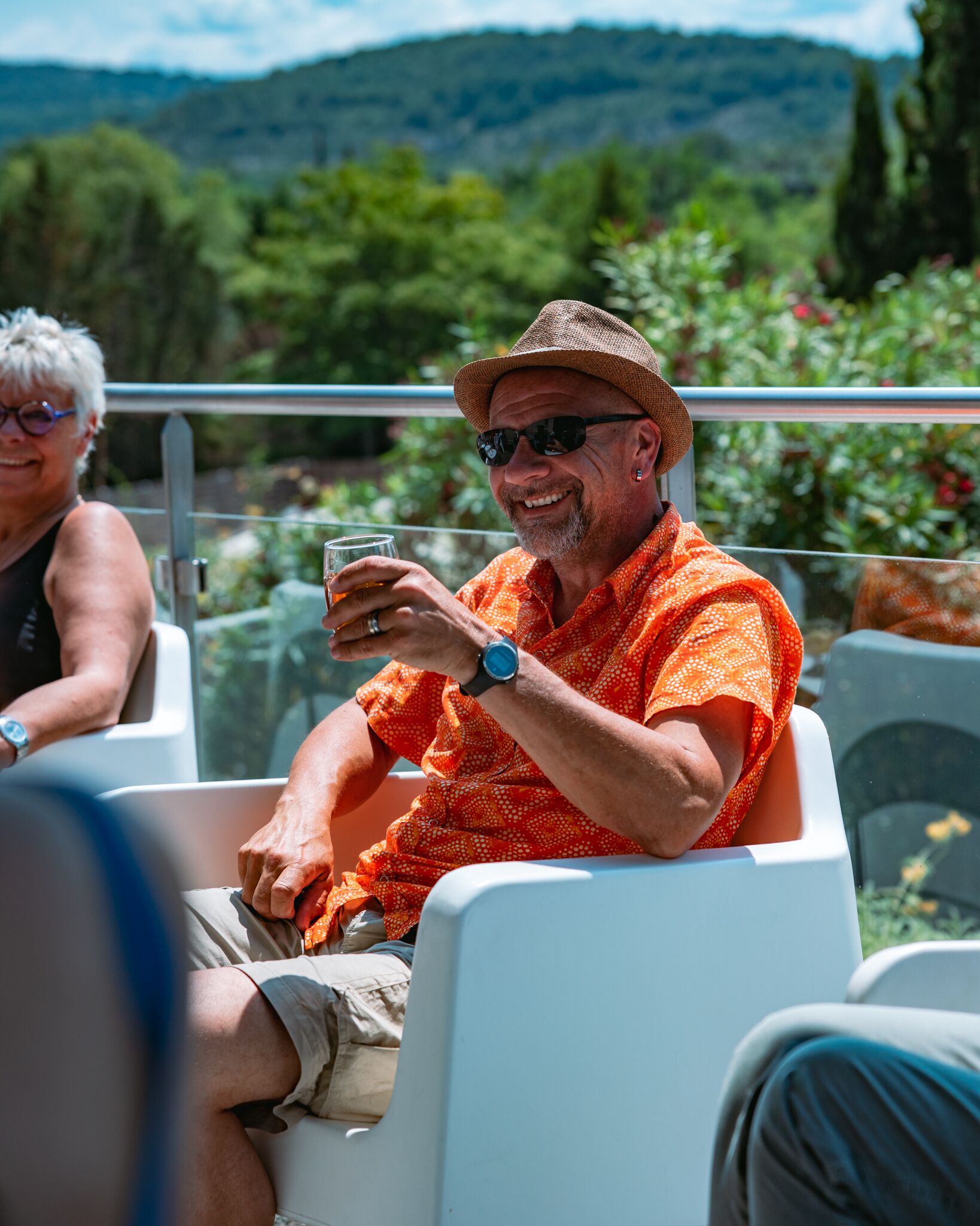 Déjeuner et dîner servis sur place, spécialités Cuisine française