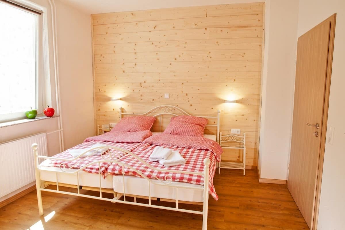 Apartemen, 3 kamar tidur, pemandangan kebun (Rotkäppchen) | Minibar, brankas, tirai kedap cahaya, dan setrika/meja setrika