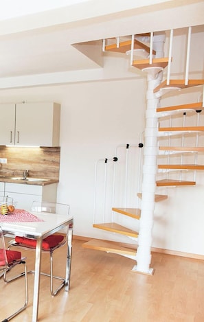 Departamento, vista a la colina (Rapunzel) | Minibar, caja de seguridad en la habitación y decoración personalizada 