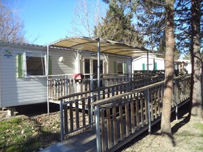 Casa móvil, 2 habitaciones, accesible para personas con discapacidad | Terraza o patio