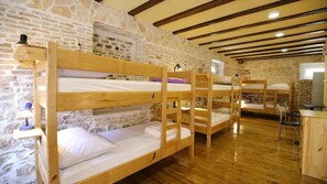 In-room safe, soundproofing, free WiFi, bed sheets