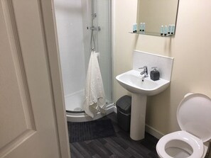 Standard-Doppelzimmer, mit Bad | Badezimmer