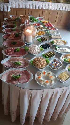 Bao gồm bữa sáng buffet hàng ngày 