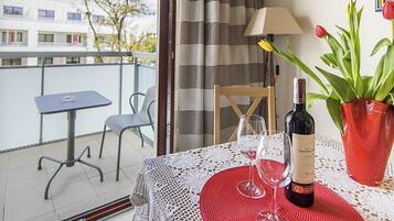 Economy Apartment | Living area | Flat-screen TV
