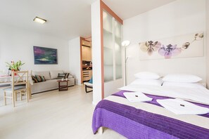 Economy Apartment | Living area | Flat-screen TV - P&O Apartments Bielany 6 (Warsaw)